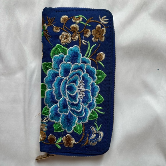 Embroidery Wallet - Picture 2 of 3